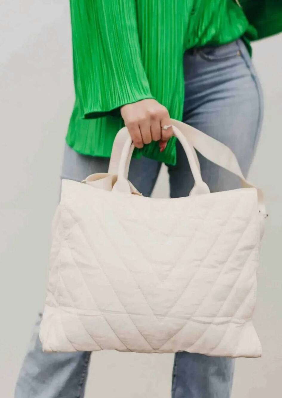 NEW PRETTY SIMPLE women's taylor falls quilted tote bag in cream